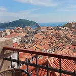 Location Old Town Lucic Apartman *